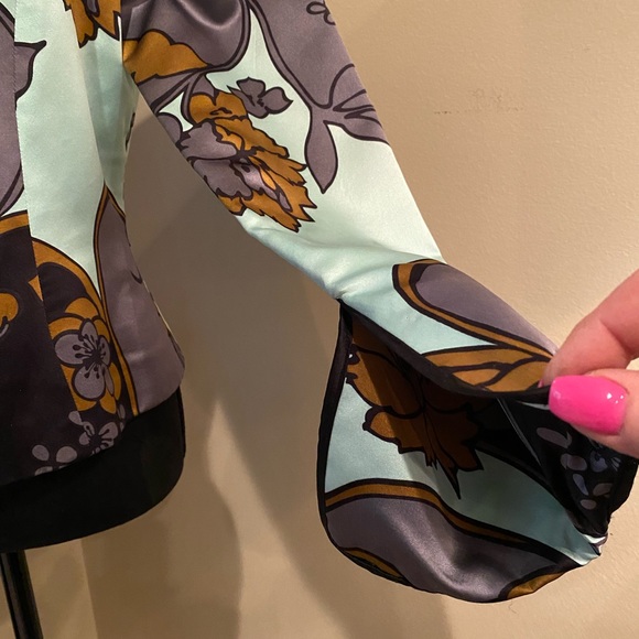 Stunning vintage silk button up top - Picture 6 of 12